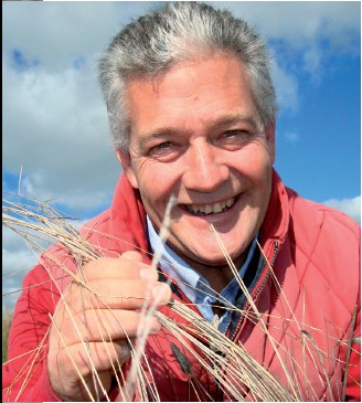 Graeme head shoulders